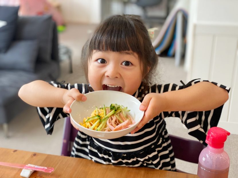 子どもが給食を食べてくれないときの介助のコツ