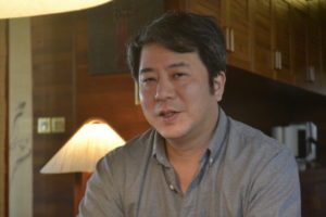 井出敦史氏